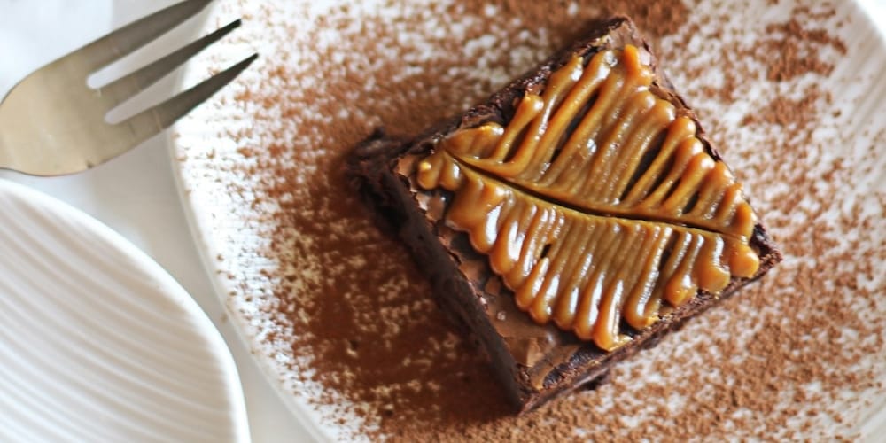 Веганський оксамитовий шоколадно-арахісовий пиріг